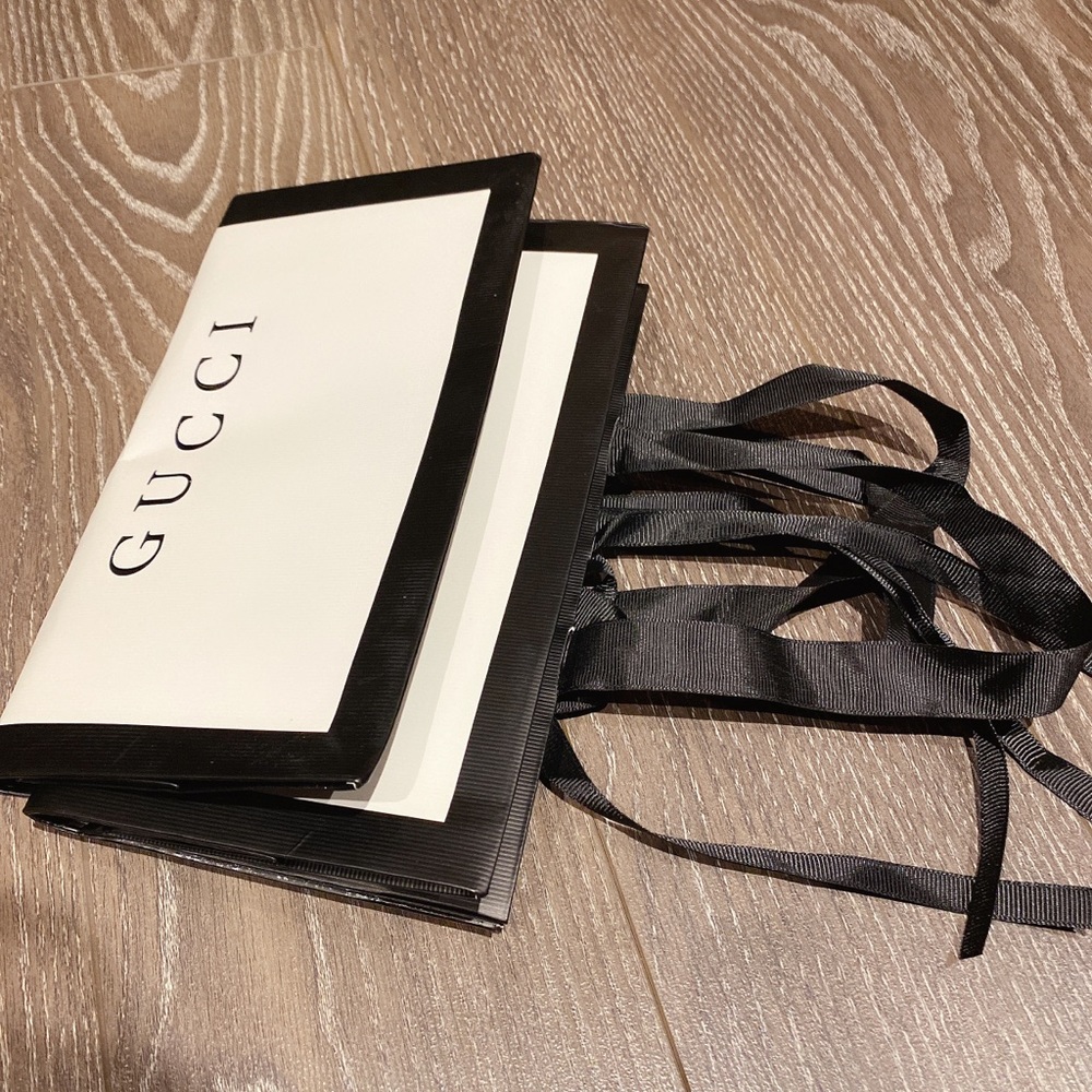 Gucci paper bags with ribbon
